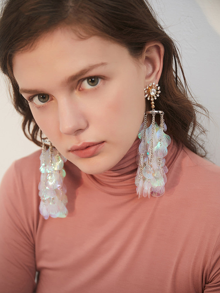 Shell-like tassel earrings