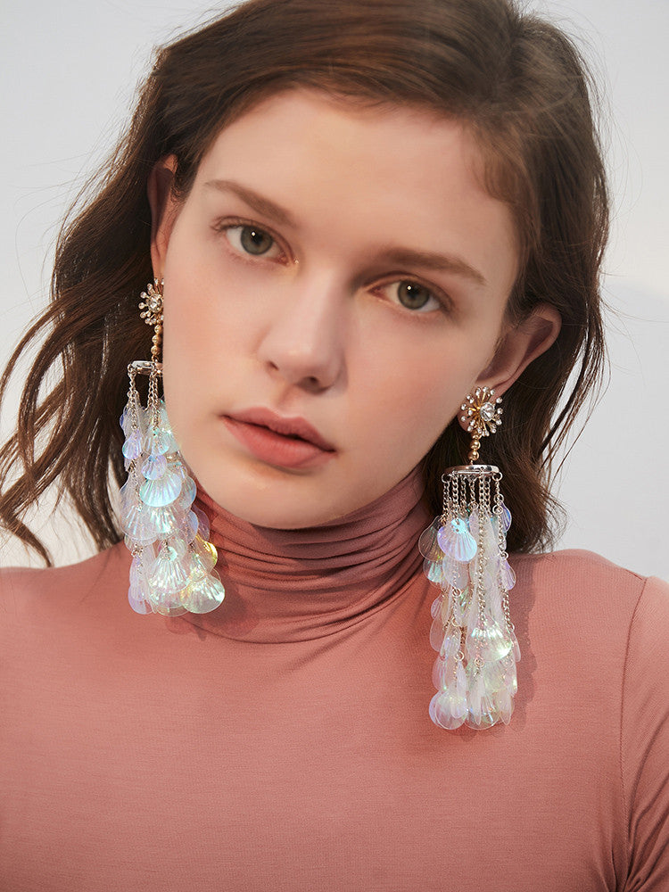 Shell-like tassel earrings