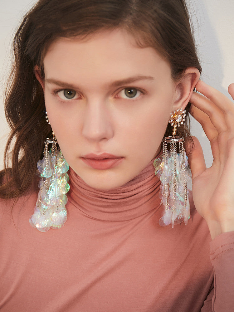 Shell-like tassel earrings